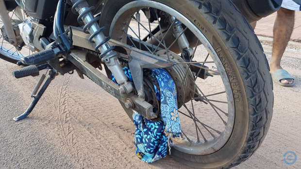 Vestido enrosca em pneu e derruba grávida de moto em Coxim