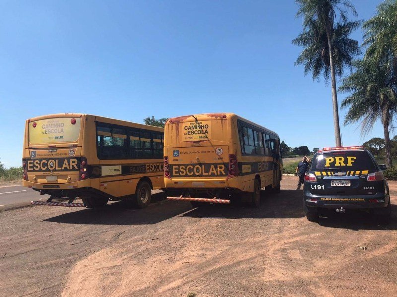 Operação da PRF encontra 140 irregularidades e recolhe 55 documentos de ônibus escolares