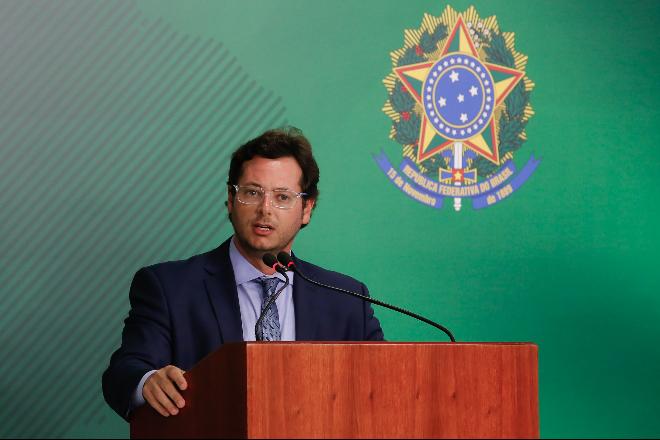 Planalto confirma que secretário está com coronavírus; Bolsonaro é monitorado