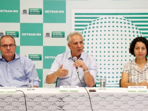 Detran pode guinchar 3 mil veículos que não substituíram placa antiga