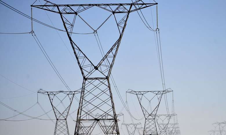 Carga de energia do Brasil fica 5% abaixo do previsto