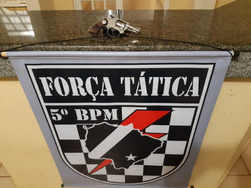 Polícia Militar prende jovem por porte ilegal de arma em Coxim