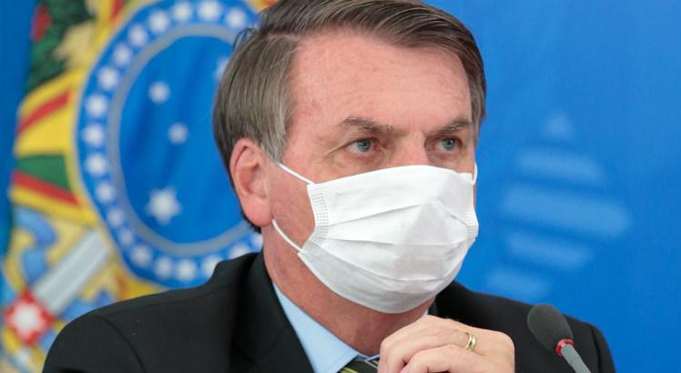 Bolsonaro diz ter vontade de baixar decreto para população trabalhar