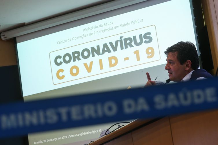 Mortes por covid-19 no Brasil sobem para 136