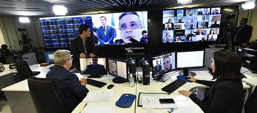 Senado aprova auxílio emergencial de R$ 600 para informais