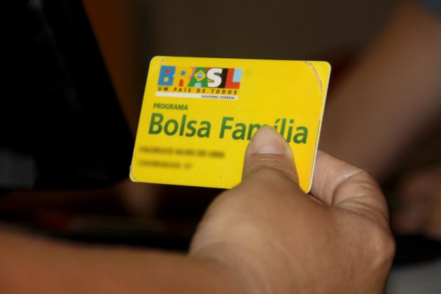 Auxílio emergencial deve chegar primeiro a quem recebe Bolsa Família
