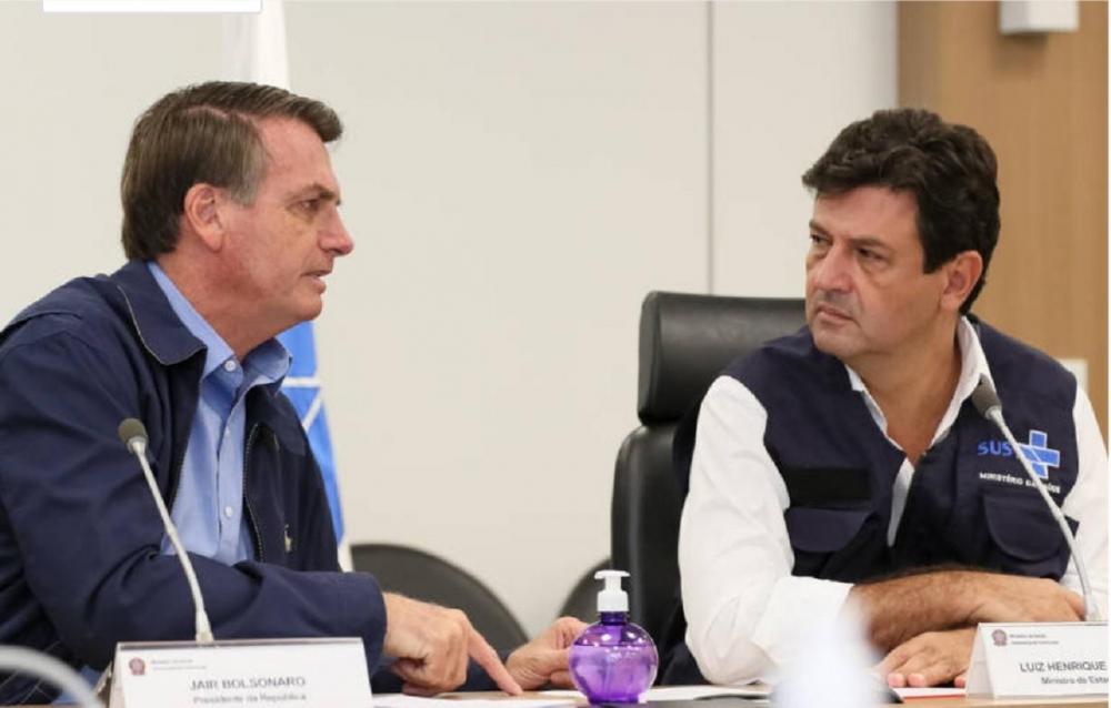 Bolsonaro admite que está “se bicando” com Mandetta mas não o demitirá 'na guerra'