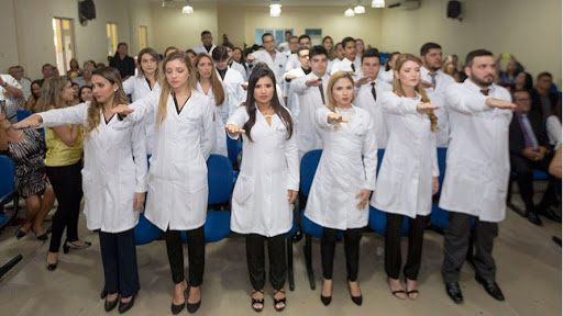MEC autoriza colação de grau antecipada de médicos e enfermeiros