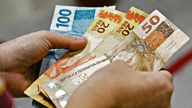 Governo propõe salário mínimo de R$ 1.079 para 2021