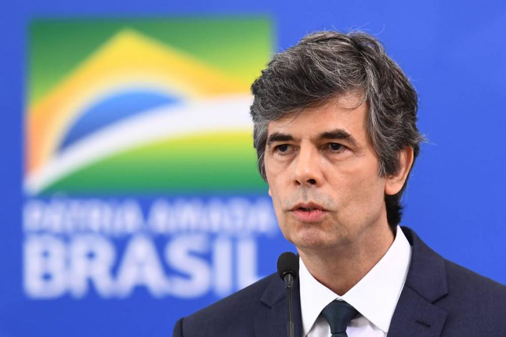 'Por mais que se fale em economia, foco é nas pessoas', diz novo ministro Teich em sua posse