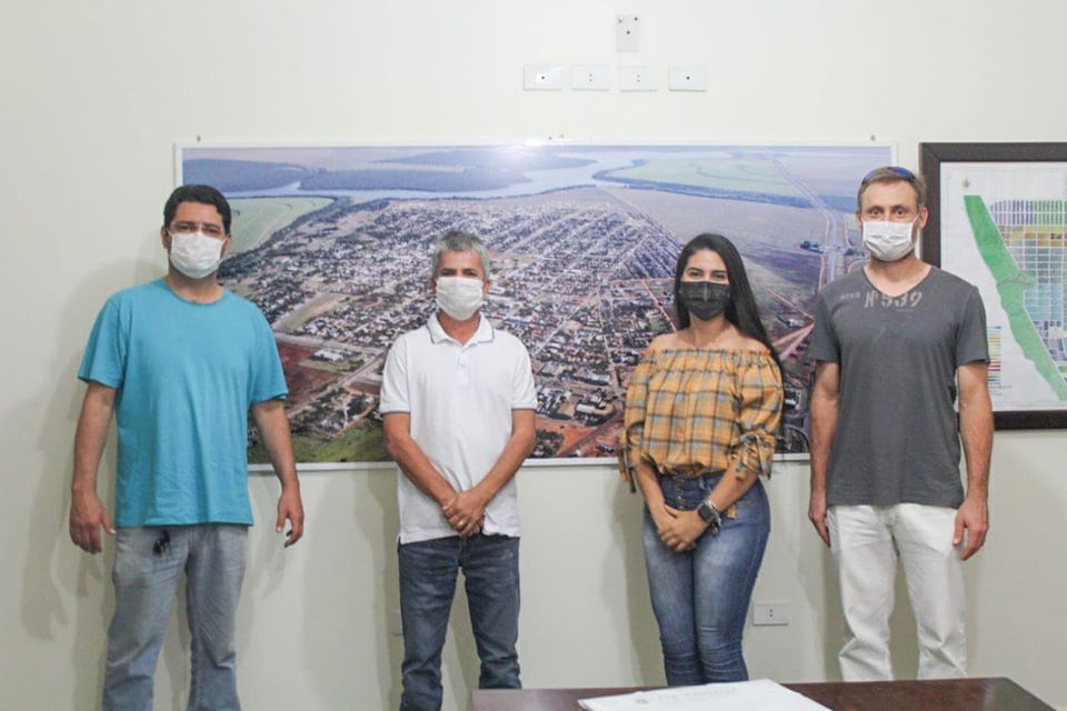 Prefeito Enelto dá boas vindas aos dois novos médicos do município sonorense