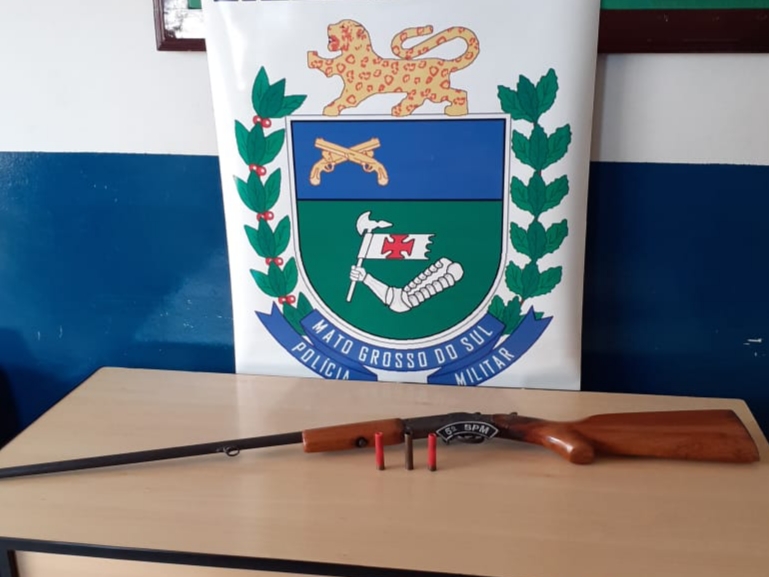 Polícia Militar apreende espingarda no Bairro Marcelino