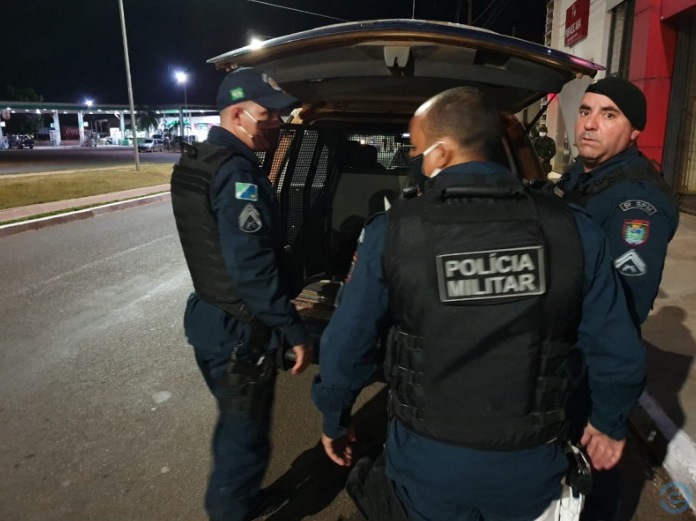 Casal é detido por embriaguez ao volante e desacato a policiais em Coxim