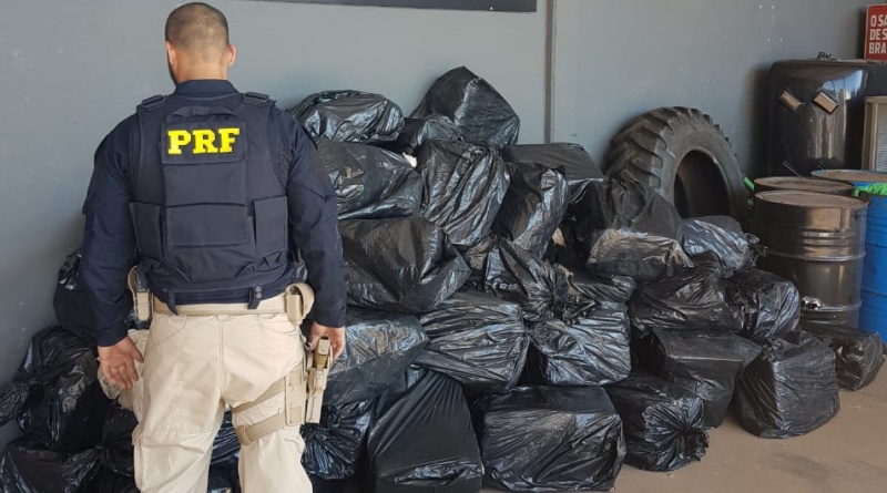 PRF e Polícia Civil apreendem 1,9 T de maconha em caminhão frigorífico em Bandeirantes