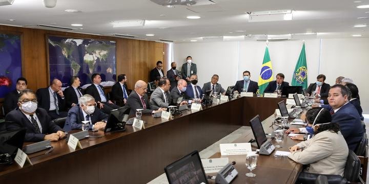 Isolamento fica fora de discussão entre Bolsonaro e governadores