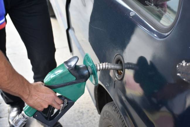 Petrobras sobe gasolina em 5% nas refinarias pela quarta vez em Maio