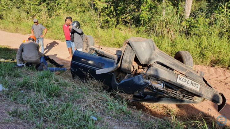 Após colisão veículo capota e homem fica ferido na BR-359 entre Coxim e Silviolândia