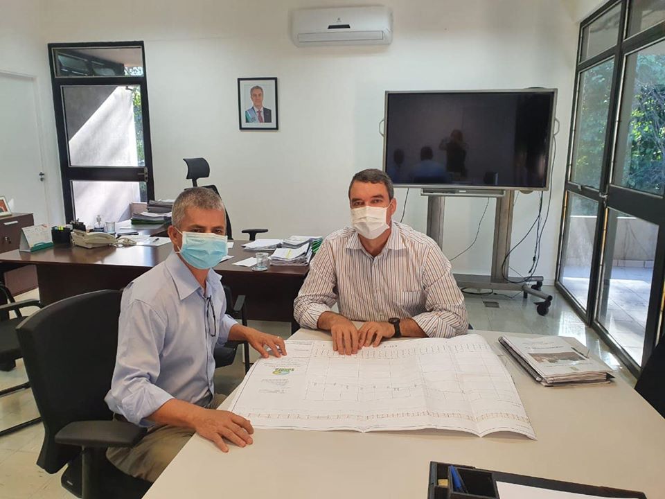 Em visita a capital, Prefeito Enelto garante obra de drenagem e pavimentação do Bairro Sol Nascente
