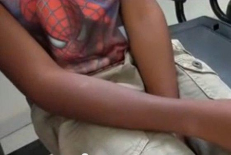 Pai faz homem engolir dinheiro que pagou para abusar de menino, em MT