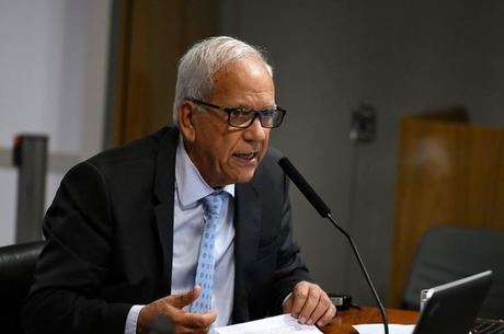 PEC prevê reduzir salário de servidor que ganha mais de 3 mínimos