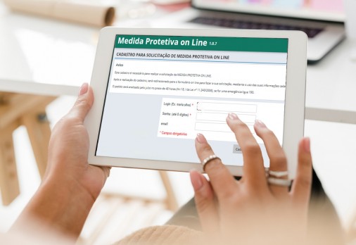 Primeiras medidas protetivas são emitidas pelo novo serviço on-line 