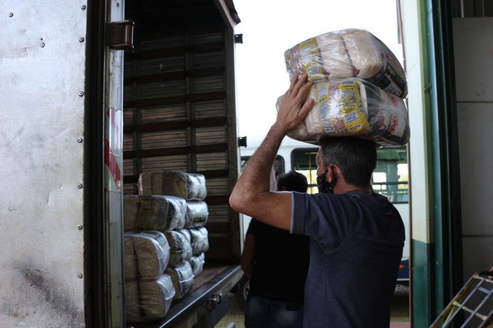 Em 3ª etapa de entregas, Assistência Social de MS distribui cestas básicas e máscaras para população carente