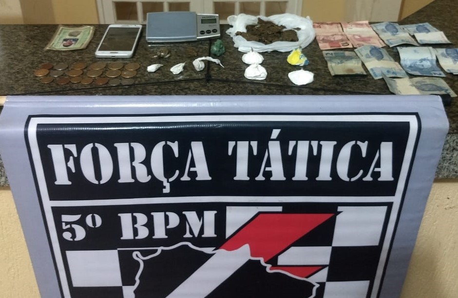 Força Tática de Coxim prende dois jovens por tráfico de drogas