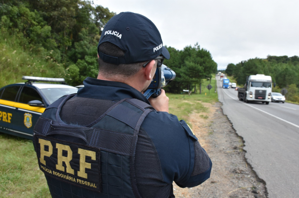 Justiça determina que PRF volte a usar radares móveis em rodovias