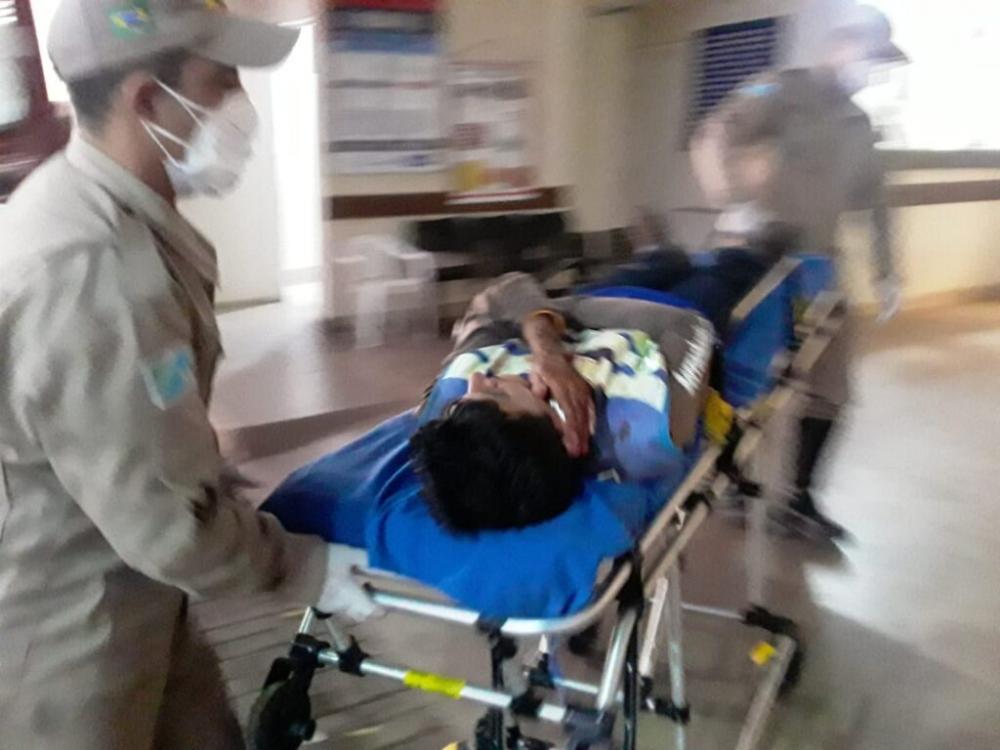 Mototaxista leva facada no pescoço após atender uma corrida em Coxim