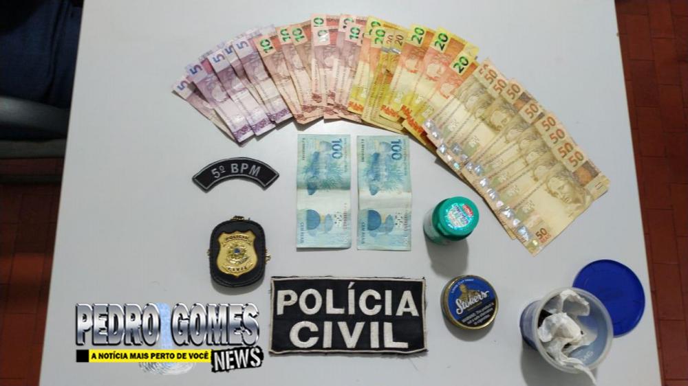 Policia Civil e Militar prende jovens de 20 e 25 anos por trafico de drogas no Bairro Marcelino