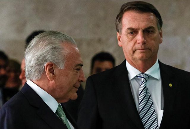 Bolsonaro anuncia ajuda ao Líbano e convida Temer para chefiar missão ao país