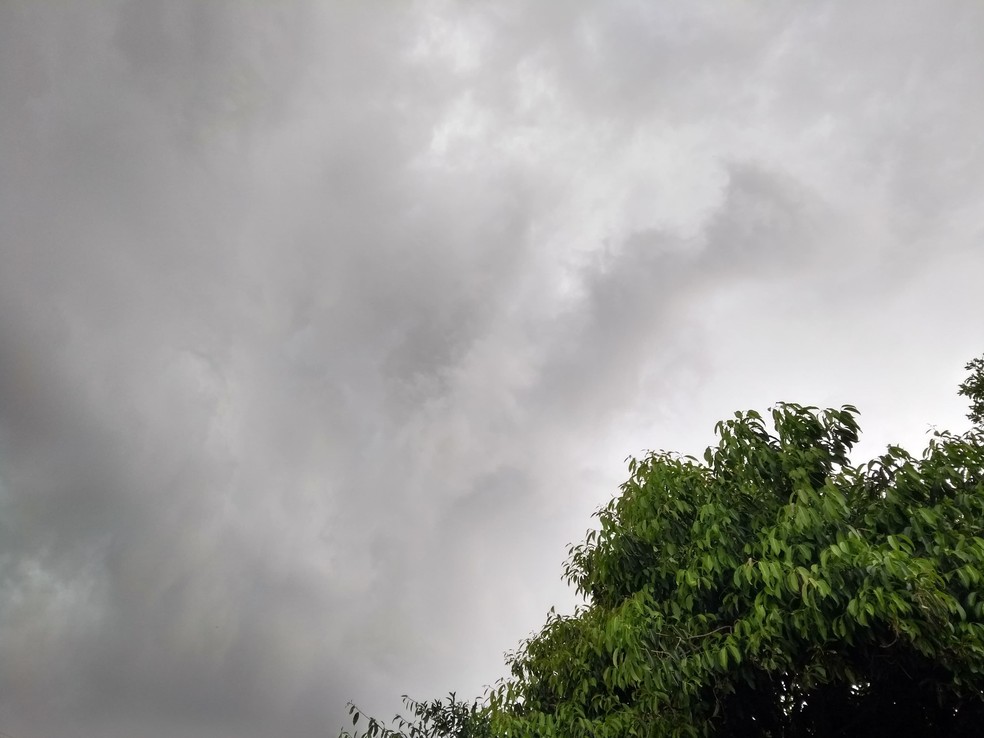 Após longo período de estiagem, chuva volta a cair nesta semana e frio chega dia 18