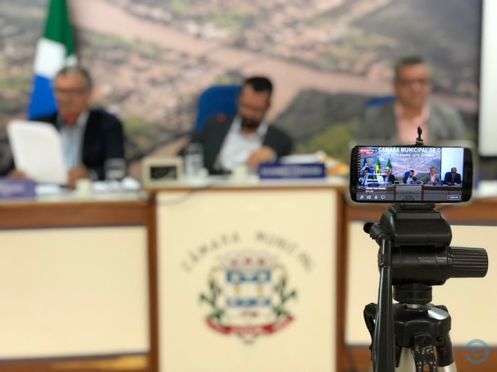 Com aval da defesa, Câmara de Coxim suspende Sinval Batista por quebra de decoro