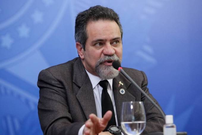 Vacina não é obrigatória, mas é grande instrumento para voltar à normalidade, diz secretário da Saúde