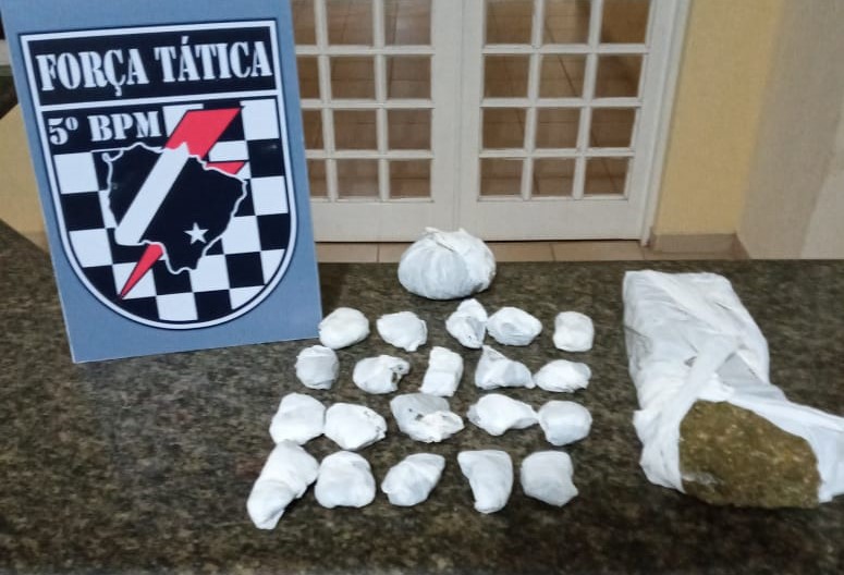 Força Tática prende jovem por tráfico de drogas e fecha boca de fumo em Coxim