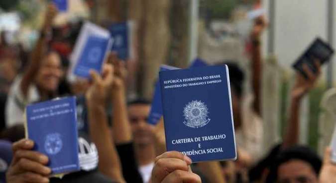 No Brasil, desemprego subiu para 14,1% em setembro, diz IBGE