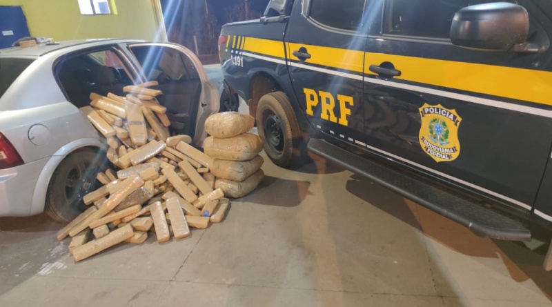 PRF apreende 159 Kg de maconha e 15 Kg de skunk em Coxim