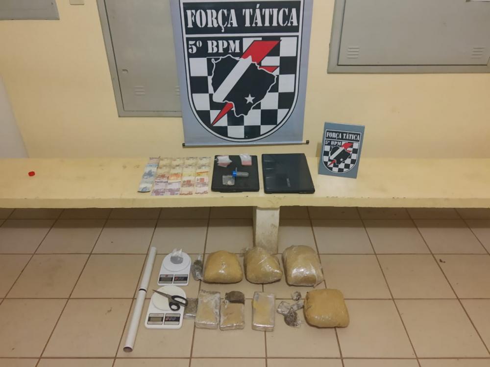 Força Tática prende autores de tráfico de drogas e apreende LSD, Êxtase e maconha em Coxim