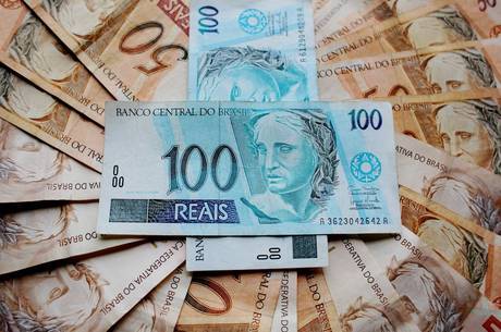 Salário mínimo do brasileiro deverá chegar a R$ 1.087 em 2021
