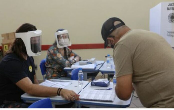 Mesário que trabalhou no 1º turno pode emitir declaração pela internet