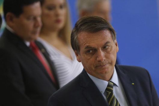 Bolsonaro diz que vetará aumento de pena para injúria na internet