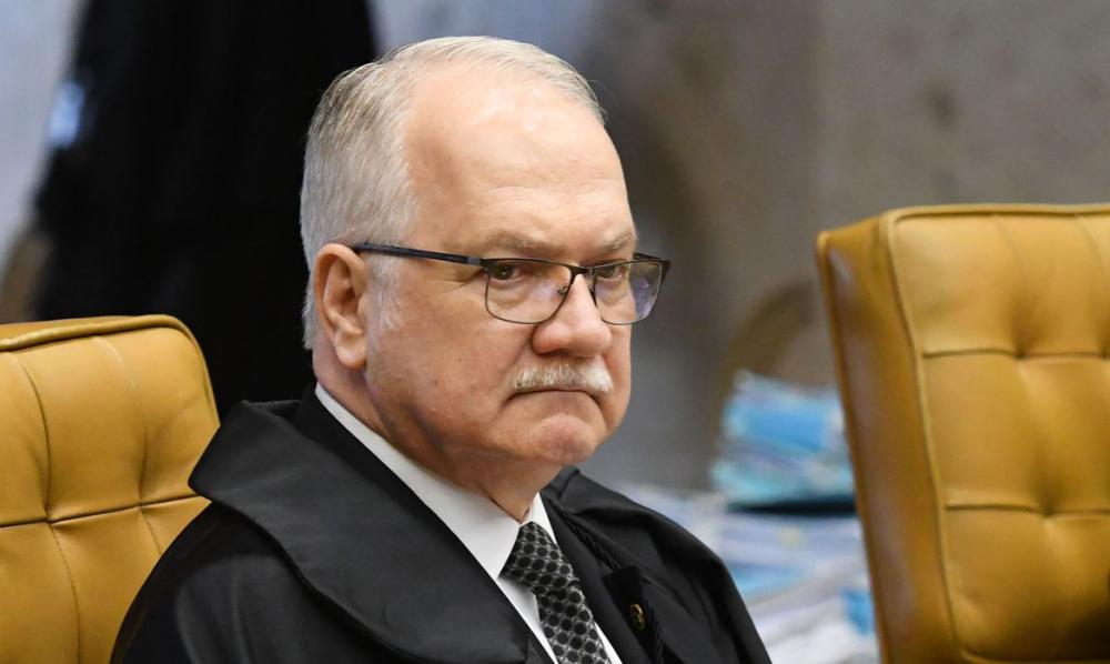Fachin suspende imposto zero de Bolsonaro a revólveres e pistolas importados