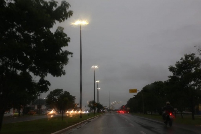 Tarde vira noite e temperatura cai mais de 11ºC em 2 horas em Campo Grande