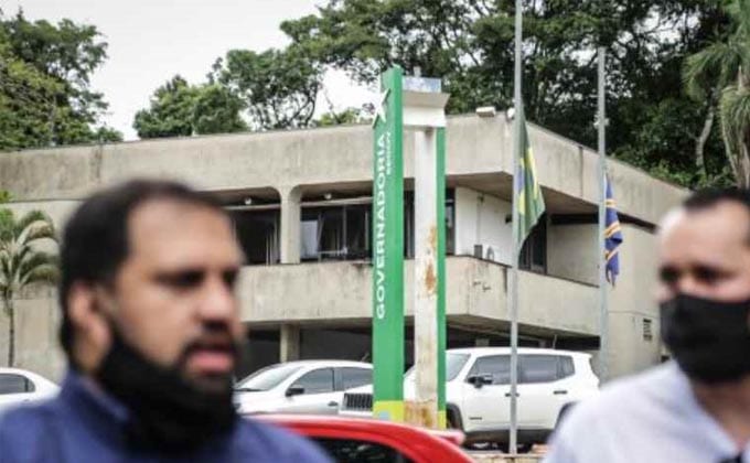 Reinaldo ignora protestos, sobe valor da pauta fiscal e gasolina ficará em média R$ 0,18 mais cara em MS