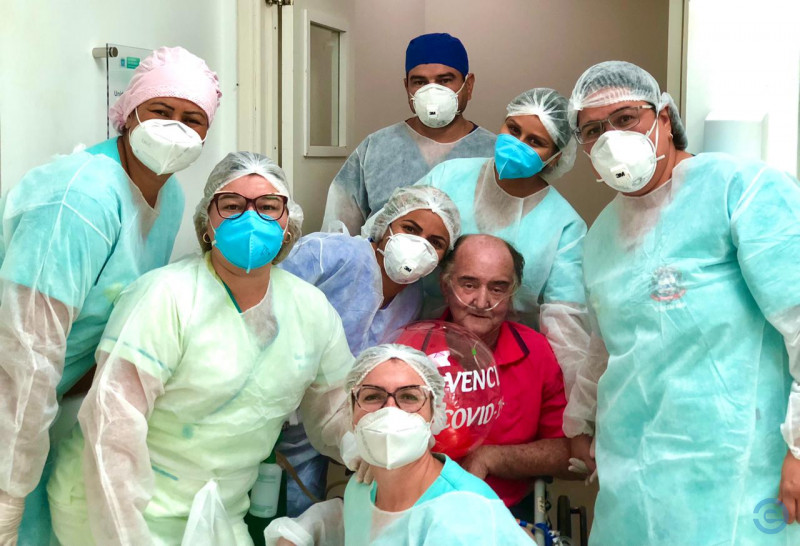 Após longa recuperação, idoso deixa UTI do HR de Coxim curado do Coronavírus