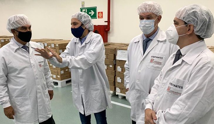 Governador visita fábrica onde será produzida vacina russa Sputnik e manifesta interesse pela compra do imunizante
