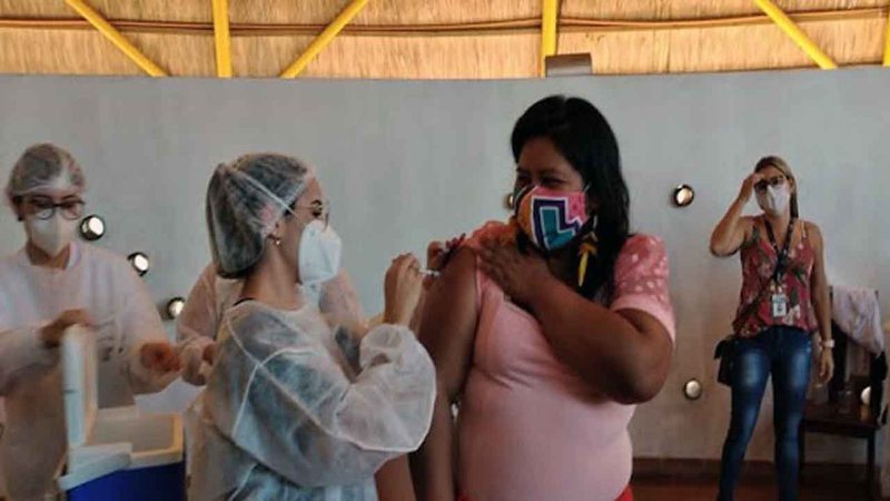 MS precisaria ter 60% da população vacinada para volta da 'vida normal', dizem especialistas