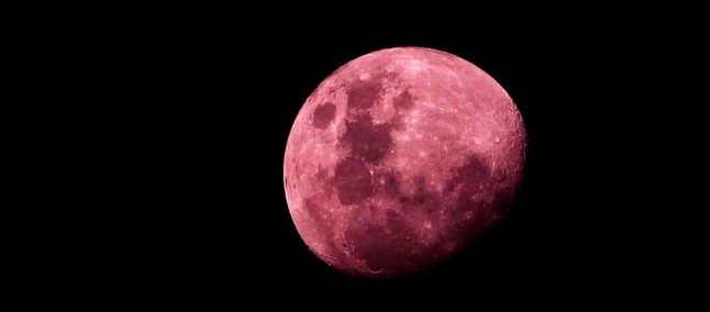 Quer ver? Confira dicas para observar a superlua rosa nesta noite