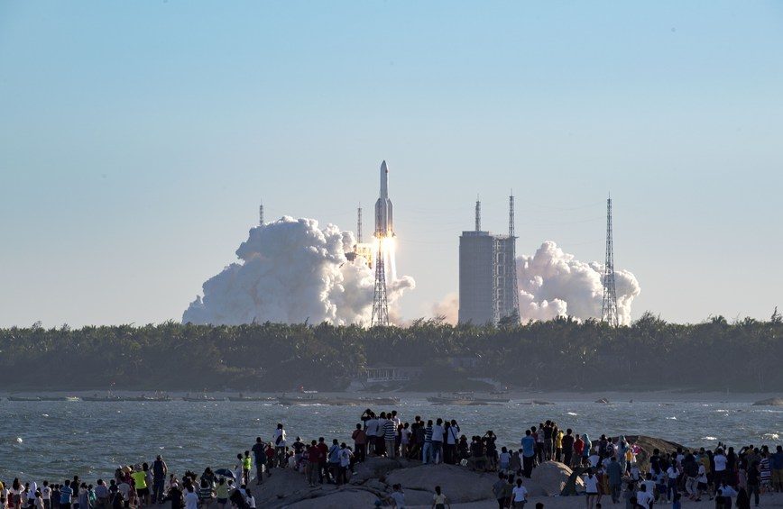Foguete chinês descontrolado deve entrar na atmosfera no fim de semana