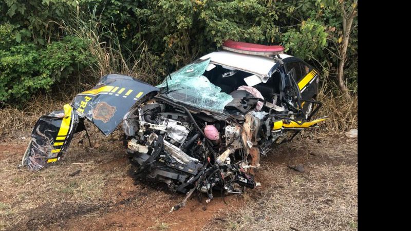 Viatura da PRF bate em caminhão na BR-163 e policial é socorrido em estado grave